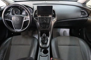 Хетчбэк Opel Astra 2011 года, 779000 рублей, Омск