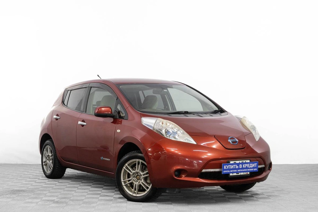 Хетчбэк Nissan Leaf 2013 года, 939000 рублей, Барнаул