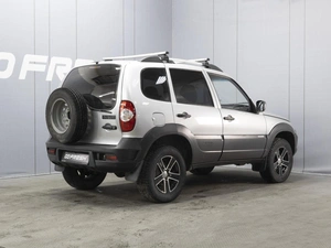 Внедорожник Chevrolet Niva 2012 года, 420000 рублей, Омск