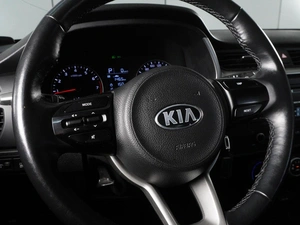 Седан Kia Rio 2021 года, 1490000 рублей, Красный Пахарь