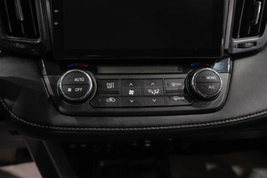 Внедорожник Toyota RAV4 2016 года, 2259000 рублей, Новокузнецк