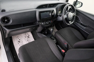 Хетчбэк Toyota Vitz 2017 года, 899000 рублей, Красноярск