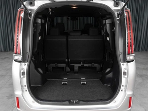 Минивэн Toyota Esquire 2019 года, 2449000 рублей, Тюмень