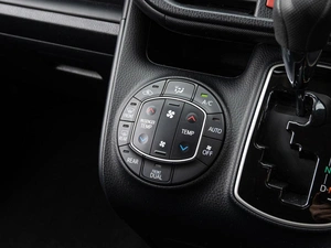 Минивэн Toyota Voxy 2019 года, 2100000 рублей, Краснодар