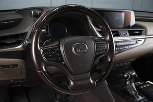 Седан Lexus ES 2019 года, 4030000 рублей, Омск