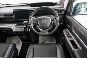 Минивэн Honda Stepwgn Spada 2019 года, 2299000 рублей, Красноярск