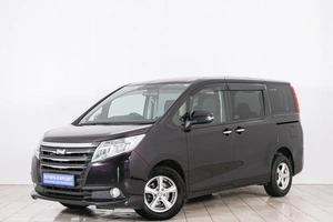 Минивэн Toyota Noah 2015 года, 1699000 рублей, Красноярск
