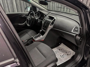 Хетчбэк Opel Astra 2011 года, 650000 рублей, Красноярск