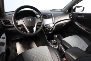 Седан Hyundai Solaris 2014 года, 749000 рублей, Новосибирск