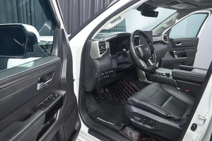 Внедорожник Toyota Sequoia 2023 года, 10000000 рублей, Красноярск