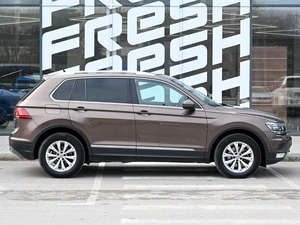 Внедорожник Volkswagen Tiguan 2017 года, 2400000 рублей, Волгоград