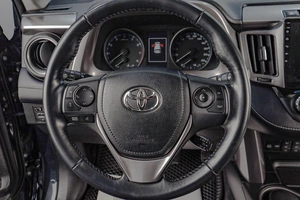 Внедорожник Toyota RAV4 2017 года, 2589000 рублей, Челябинск