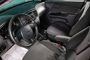 Седан Kia Rio 2010 года, 719000 рублей, Сургут