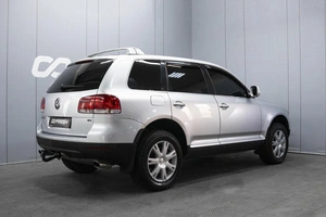 Внедорожник Volkswagen Touareg 2006 года, 1020000 рублей, Омск