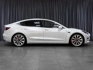 Седан Tesla Model 3 2019 года, 3769000 рублей, Тюмень