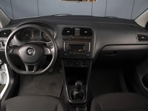 Седан Volkswagen Polo 2018 года, 1140000 рублей, Омск