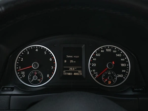 Внедорожник Volkswagen Tiguan 2014 года, 1409000 рублей, Волгоград