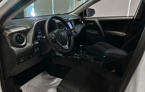 Внедорожник Toyota RAV4 2016 года, 2460000 рублей, Красноярск