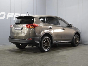 Внедорожник Toyota RAV4 2015 года, 2040000 рублей, Омск