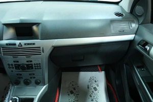 Универсал Opel Astra 2010 года, 699000 рублей, Омск