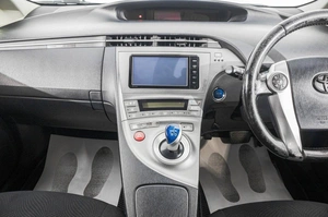 Лифтбек Toyota Prius 2014 года, 1199000 рублей, Барнаул