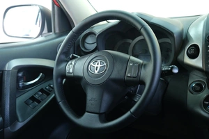 Внедорожник Toyota RAV4 2010 года, 1399000 рублей, Омск