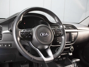 Седан Kia Rio 2018 года, 1220000 рублей, Омск