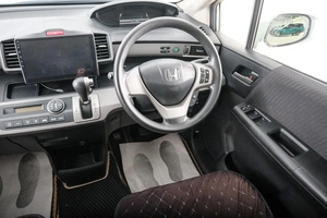Минивэн Honda Freed 2012 года, 1099000 рублей, Красноярск