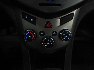 Седан Chevrolet Aveo 2012 года, 610000 рублей, Красный Пахарь