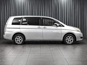 Минивэн Toyota Isis 2011 года, 999000 рублей, Ставрополь