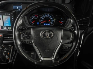 Минивэн Toyota Noah 2017 года, 2370000 рублей, Тюмень