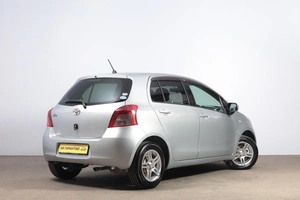 Хетчбэк Toyota Vitz 2005 года, 649000 рублей, Новосибирск