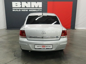 Седан Opel Astra 2011 года, 915000 рублей, Курск