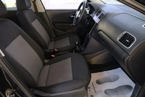 Седан Volkswagen Polo 2011 года, 829000 рублей, Омск