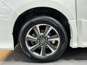 Минивэн Toyota Noah 2020 года, 2297000 рублей, Красноярск
