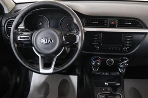 Седан Kia Rio 2017 года, 1199000 рублей, Омск