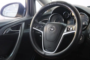 Хетчбэк Opel Astra 2011 года, 779000 рублей, Омск