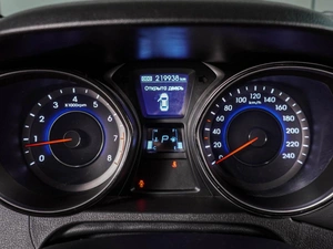 Седан Hyundai Elantra 2012 года, 899000 рублей, Воронеж