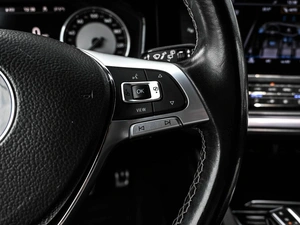 Внедорожник Volkswagen Touareg 2018 года, 3759000 рублей, Кирилловка
