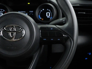 Хетчбэк Toyota Yaris 2021 года, 1224046 рублей, Москва
