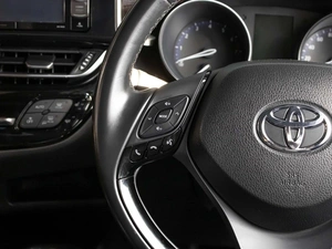 Внедорожник Toyota C-HR 2018 года, 1825000 рублей, Омск