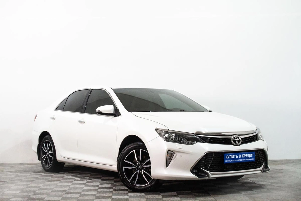 Седан Toyota Camry 2017 года, 2679000 рублей, Сургут