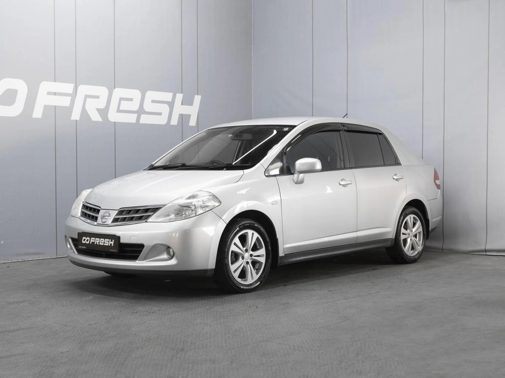 Седан Nissan Tiida 2011 года, 730000 рублей, Омск