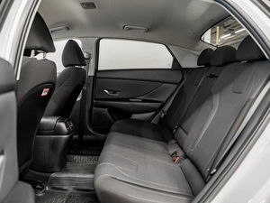 Седан Hyundai Elantra 2021 года, 2015000 рублей, Красноярск