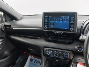 Хетчбэк Toyota Yaris 2021 года, 1220000 рублей, Красноярск