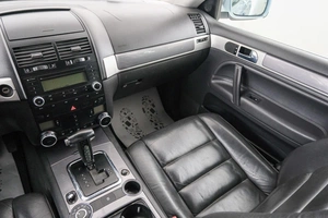 Внедорожник Volkswagen Touareg 2006 года, 899000 рублей, Красноярск