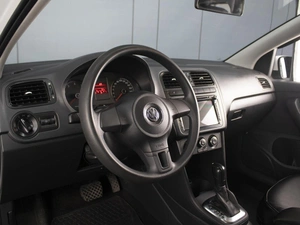 Седан Volkswagen Polo 2014 года, 860000 рублей, Омск