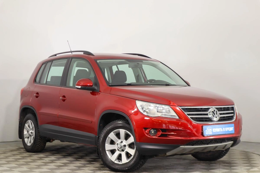 Внедорожник Volkswagen Tiguan 2010 года, 1089000 рублей, Пермь