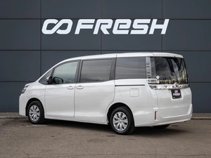 Минивэн Toyota Voxy 2019 года, 2350000 рублей, Краснодар