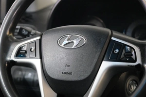 Седан Hyundai Solaris 2013 года, 999000 рублей, Омск